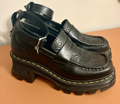 Marten wednesday adams - wednesday,